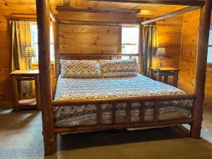 Picture-perfect cabin with private hot tub, deck space, fireplace, & more