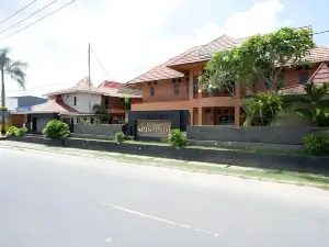 RedDoorz Plus Near Haluoleo University