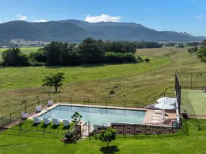 Stay in Mudgee the Grove, the Church, and Premium Private Homestead
