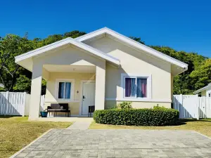 Sunny-shore Hideaway