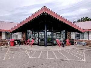 Bloomer Inn & Suites