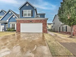 Walk to Lake: Townhome w/ Hot Tub in Afton!