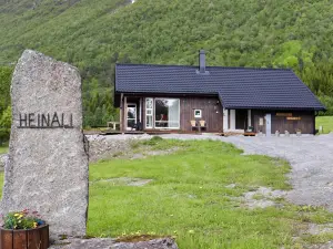 Heinåli Hytta