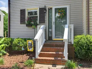 Charming 2-bedroom townhome in great location offering all the comforts of home.