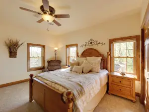 'ชั้นวางของ Mcjuggers:' เดินไปที่ทะเลสาบ, สวน, ร้านอาหาร