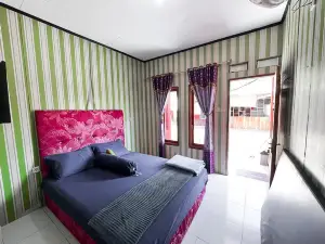 Penginapan Saung Kapikat Geopark Ciletuh