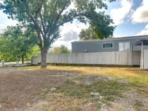 Angleton Home w/ Smart TVs - 16 Mi to Beaches!