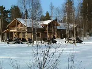 Isokenkäisten Klubi - Wilderness Lodge