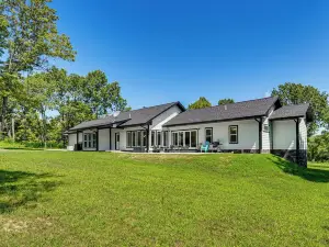 Gorgeous Harrison Getaway w/ Patio & Kayak!