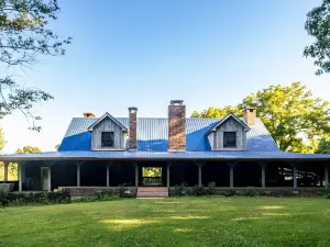 Secluded Estate Sleeps 8 with 1 acre fishing pond