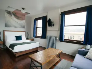 Commodore Hotel