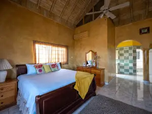 Leela's Manor