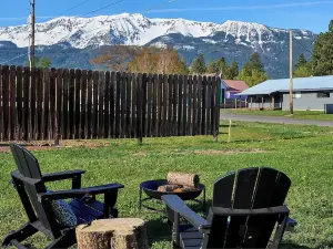 EVERYTHING IS NEW! Adorable Tiny Log Cabin with Awesome Views, Walk Everywhere