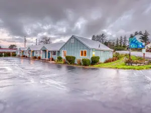 Full Size Kitchen and Comfortable Living Area - Spacious Charming Escape