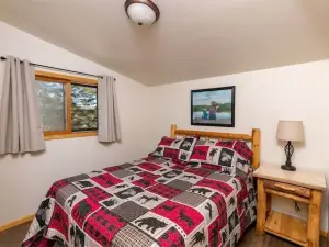 Waterfront Peninsula Escape Cabin