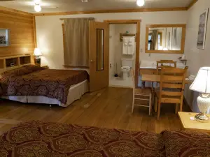 Whittaker's Motel & Historic Bunkhouse