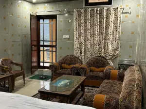 Anushri Lodge And Restaurants