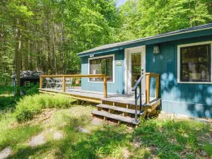 Hiking Trails on-Site Cozy Falls Brook Cabin