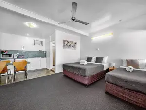 เพิร์ลลี เชลล์ โมเทล