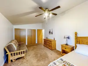 靠近徒步小徑的兩臥室舒適住宅，帶燒烤設施