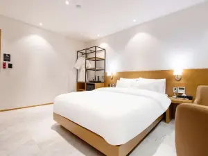 Daisy Hotel