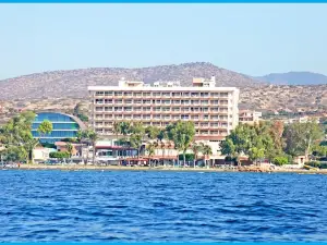 Poseidonia Beach Hotel