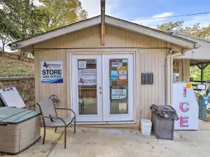 'Overlook Lodge' Kid-Friendly House w/ Deck!