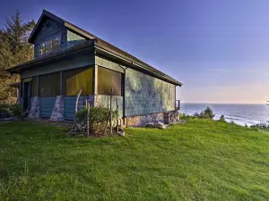 Forested Gold Beach House w/ Panoramic Ocean Views