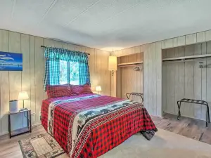 Cozy Chiloquin Retreat < 30 Mi to Crater Lake!