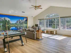 Pet Friendly Mariposa Retreat w/ Spacious Patio!