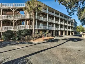 3rd-Floor Riverfront Condo Walk to Downtown Eats!