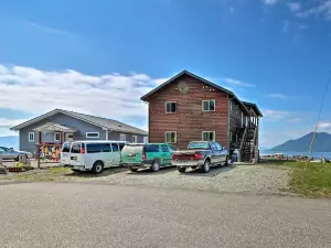 Oceanfront Craig Apt: Grill, Fishing on-Site!