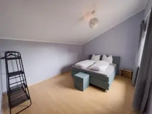 Ruhiges Juwel: Frisch Renoviert 100 qm