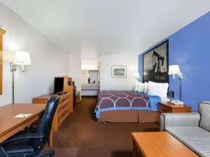 Super 8 by Wyndham Cleburne