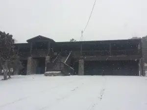 5 bedroom, 2.5 bath, w/ pool table