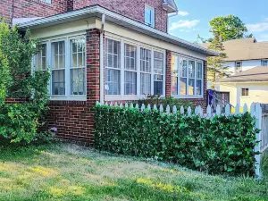 Spacious 7-bedroom house across from University and close to Downtown Lock Haven