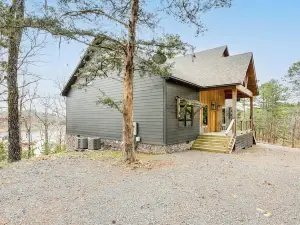 Lake Views & Golf Access at Secluded Drasco Lodge