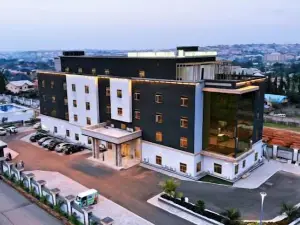 Maxbe Continental Hotel