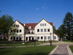Hotel Modrzewiowy Dwór