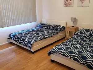 Campbelltown Holiday Home 3 Bed & Parking