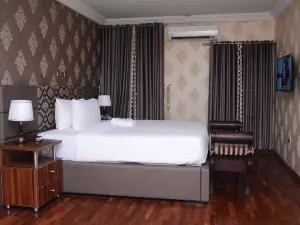 Mahogany Hotel and Suites