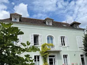 Villa Clément Sens Appart'Hotel