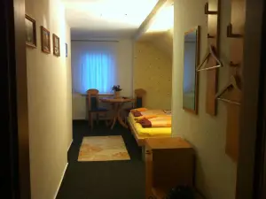 博爾納旅館