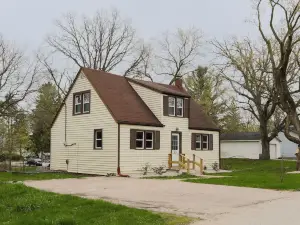 Your Cozy Lockwood Lodge Awaits!