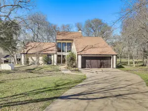 Hot Tub, Deck & Grill: Brookshire Gem Near Venues
