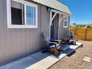 Quaint Tiny Home on Working Homestead-20 mins from Show Low!