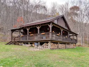 Hilltop Walton Getaway with Picturesque Views!
