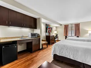 Red Roof Plus+ & Suites Malone