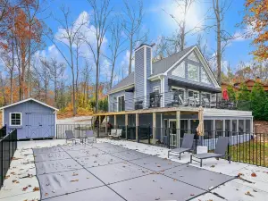 Hot Tub, Dock, Large Deck, Firepit, Tiki bar