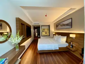Central Park Saigon Hotel